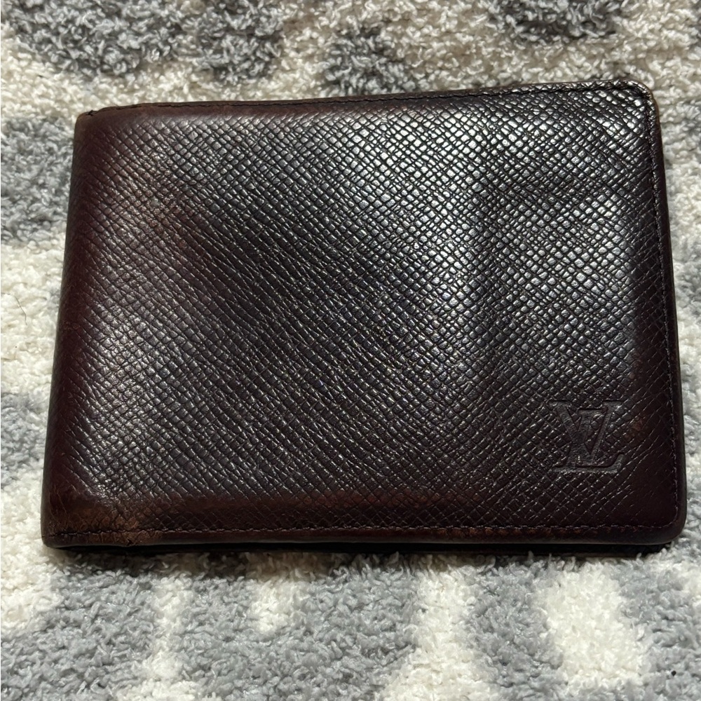 Louis Vuitton men's bifold taiga dark brown leather wallet